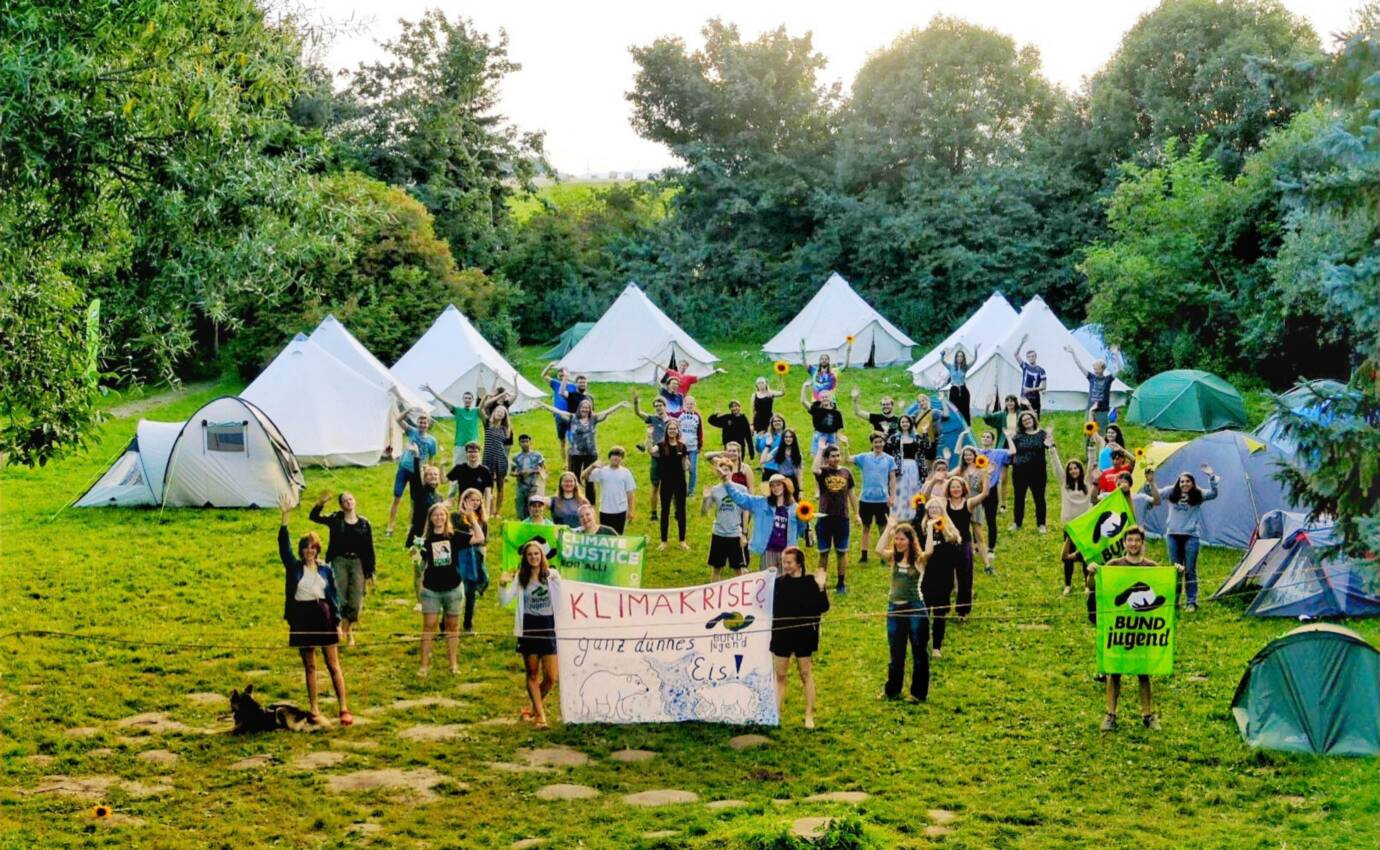 Klima-Camp mit Jugendlichen und Bannern