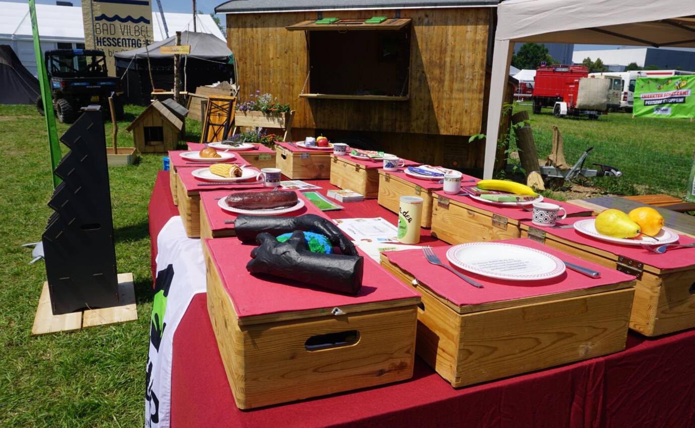 Kistenausstellung der BUNDjugend zum Thema Ernährung und Landwirtschaft.