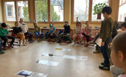 Kinder im Klassenzimmer.